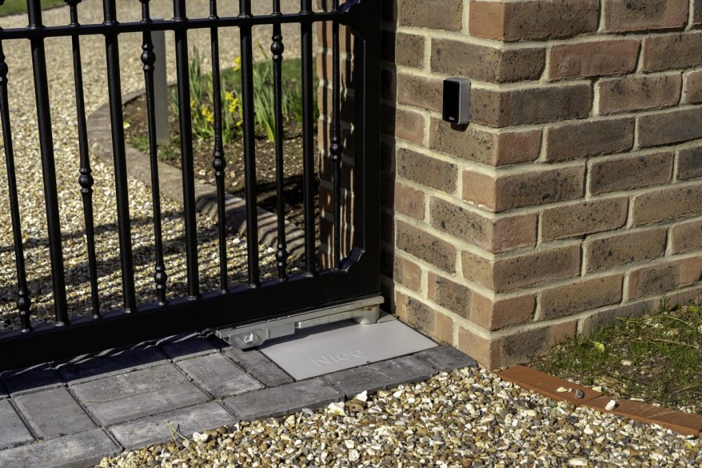 automated driveway gate 4
