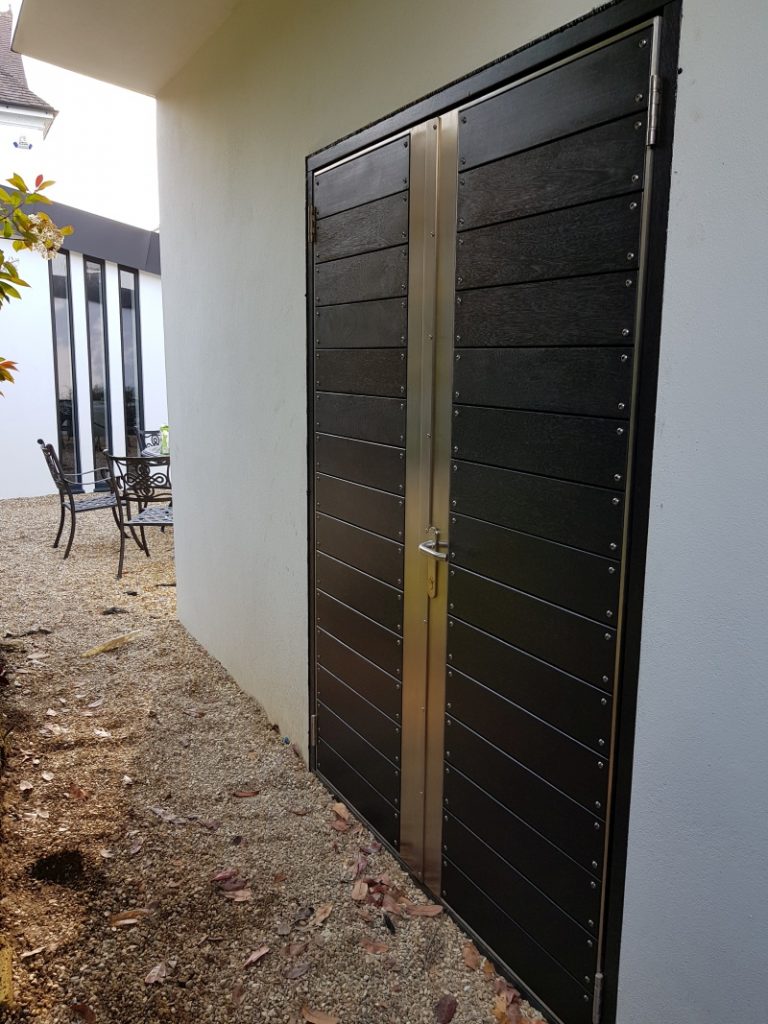 steelframed wooden drivewat gates 13