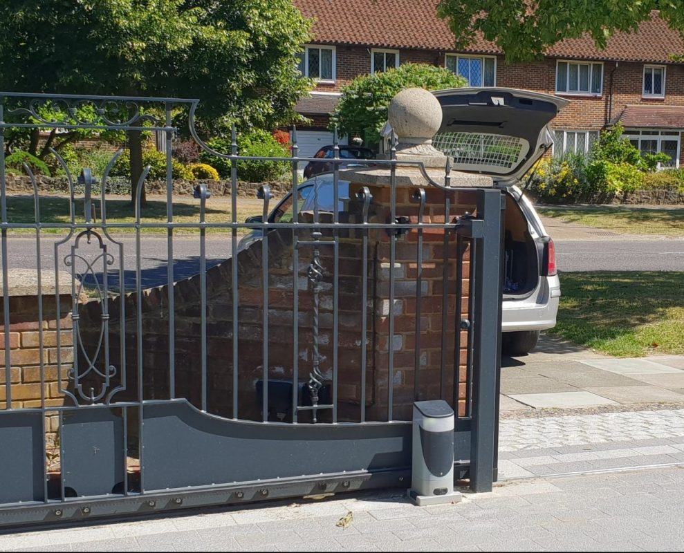 Sliding gate installation Surrey scaled e1634393121285