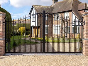 Swing entrance gates Sussex 1 scaled