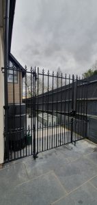 Made to Measure Lockable Side Gate with side panels in Esher, Oxted, Horsham, Haywards Heath, Brighton, Sussex, Surrey, Kent and London