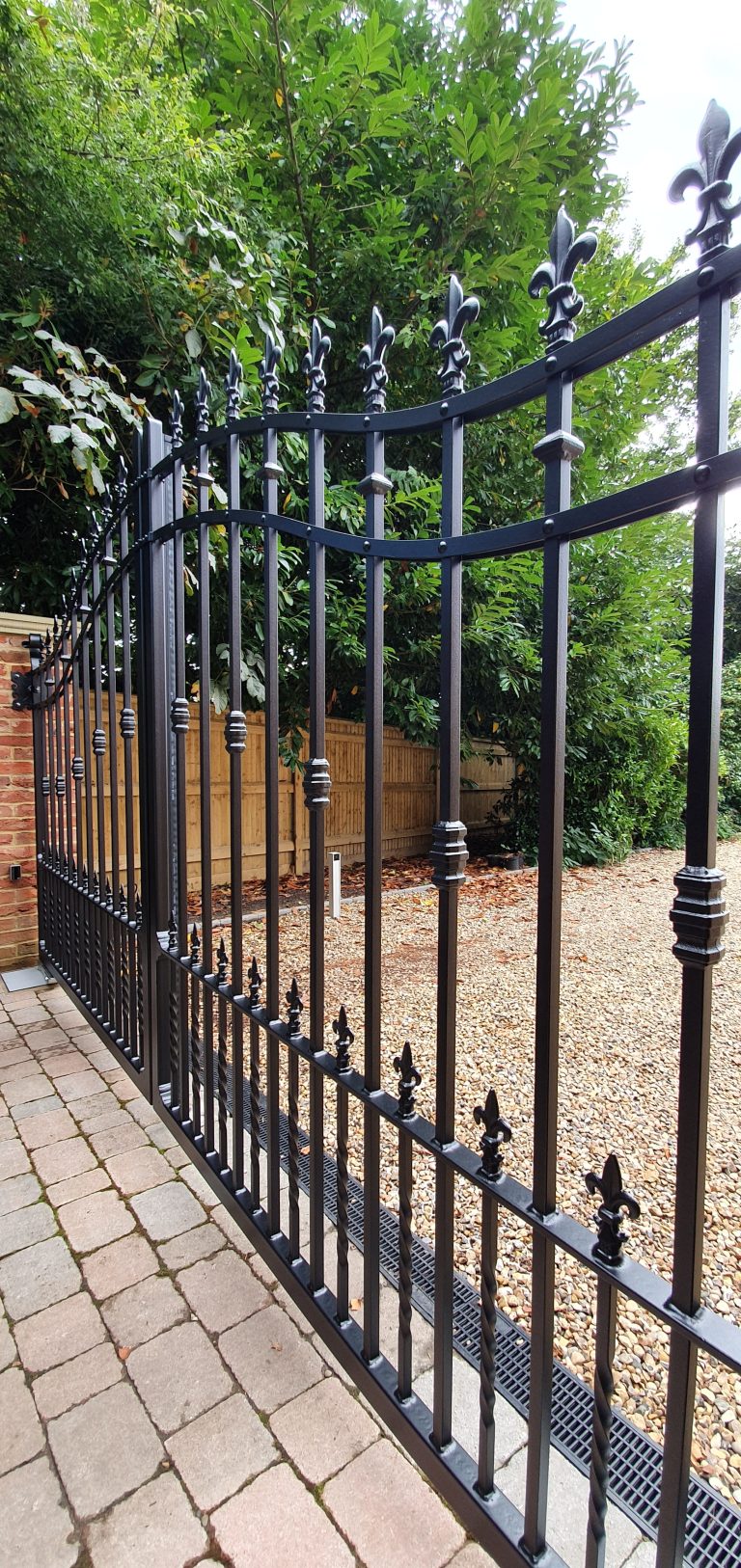Metal electric driveway swing gates in Surrey, Sussex, Kent and London